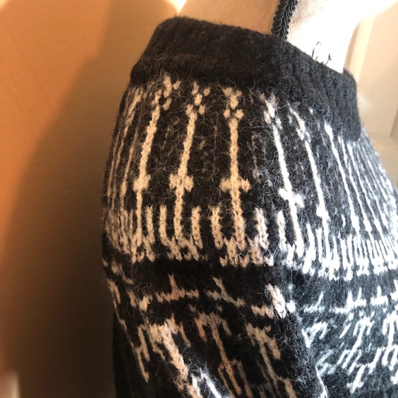 💚Universal Threads sweater - Picture 6 of 8